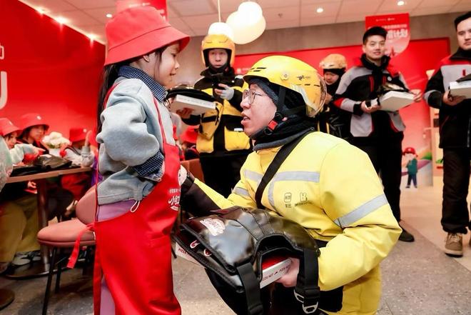 必胜客青少年志愿服务行动“小红帽计划”落地北京(图5) 必胜客青少年志愿服务行动“小红帽计划”落地北京(图5)